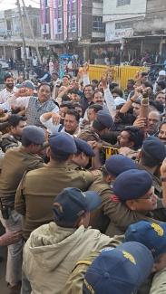 कांग्रेस का जंगी प्रदर्शन 